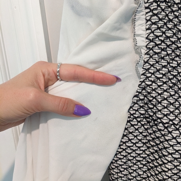 Alice + Olivia Black and White Patterned Top - Picture 8 of 8